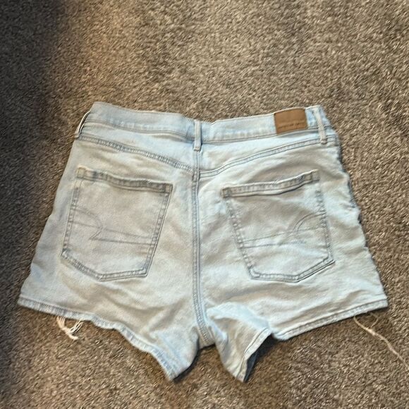 American Eagle Outfitters distressed Jean shorts~light wash - Picture 2 of 5